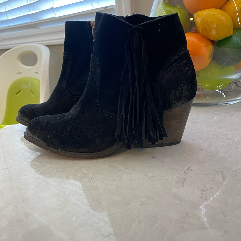 Steve Madden fringe bootie. Black size 7